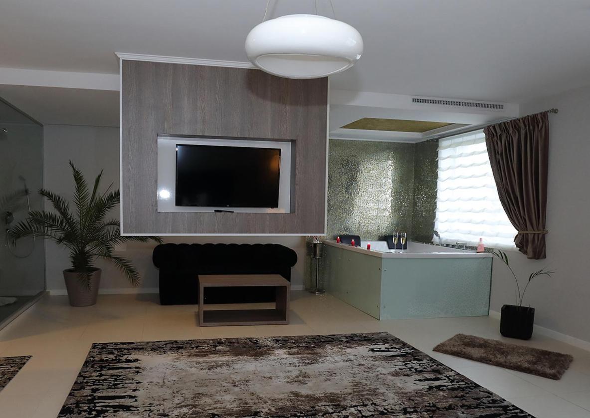 Meliss Events Hotel Craiova Ngoại thất bức ảnh