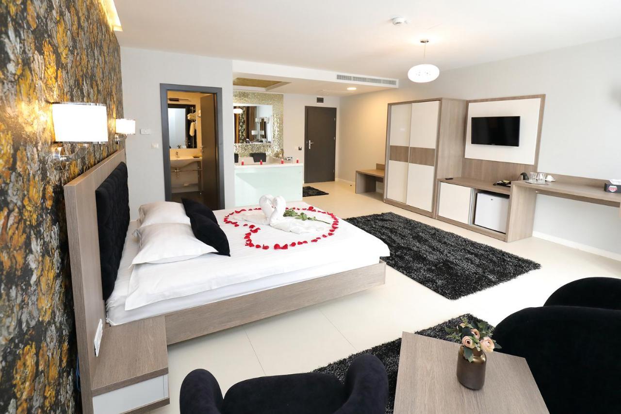 Meliss Events Hotel Craiova Ngoại thất bức ảnh