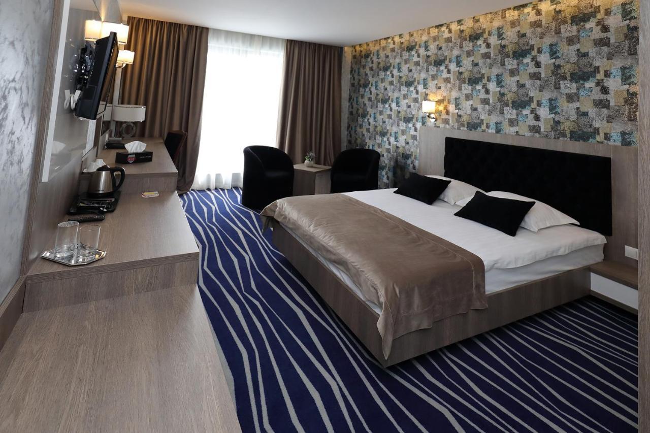 Meliss Events Hotel Craiova Ngoại thất bức ảnh