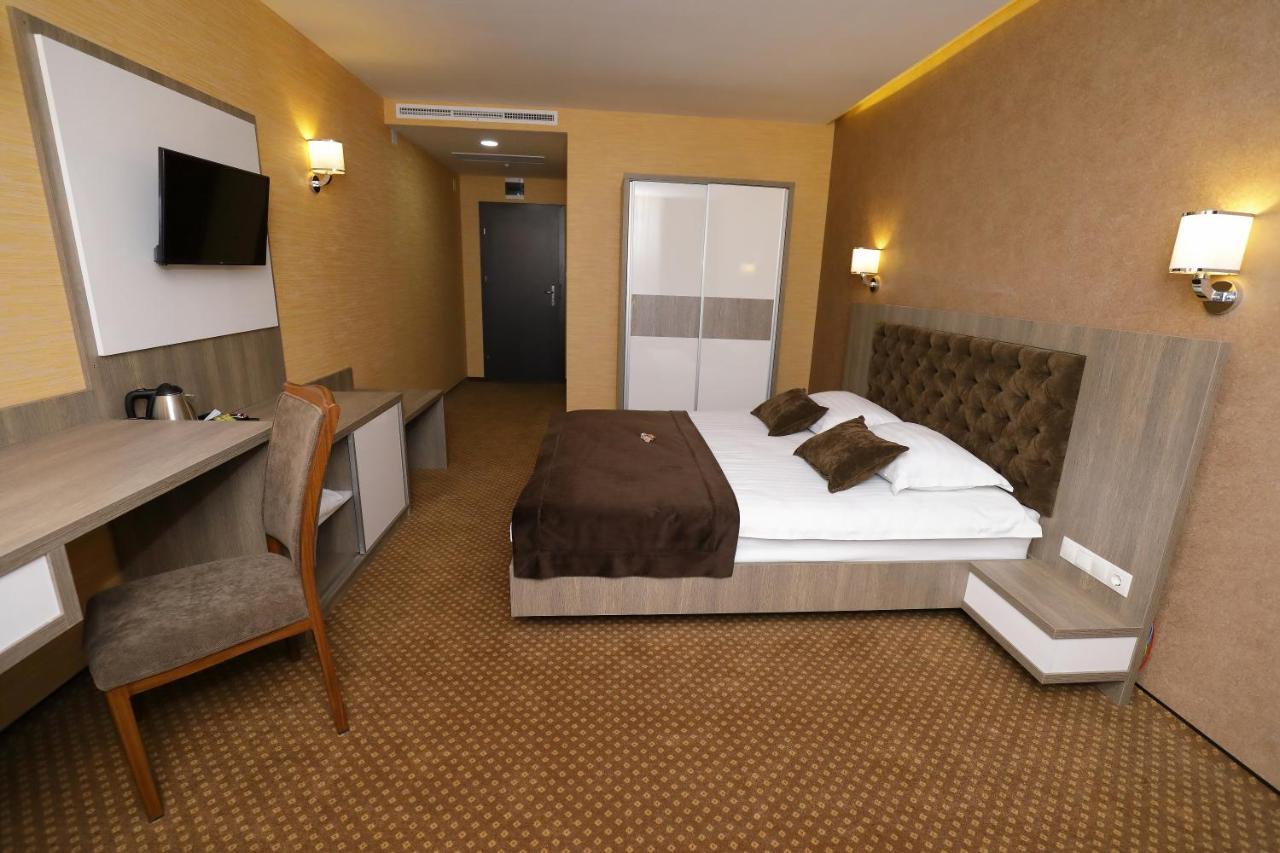 Meliss Events Hotel Craiova Ngoại thất bức ảnh