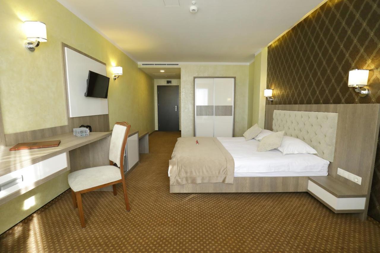 Meliss Events Hotel Craiova Ngoại thất bức ảnh