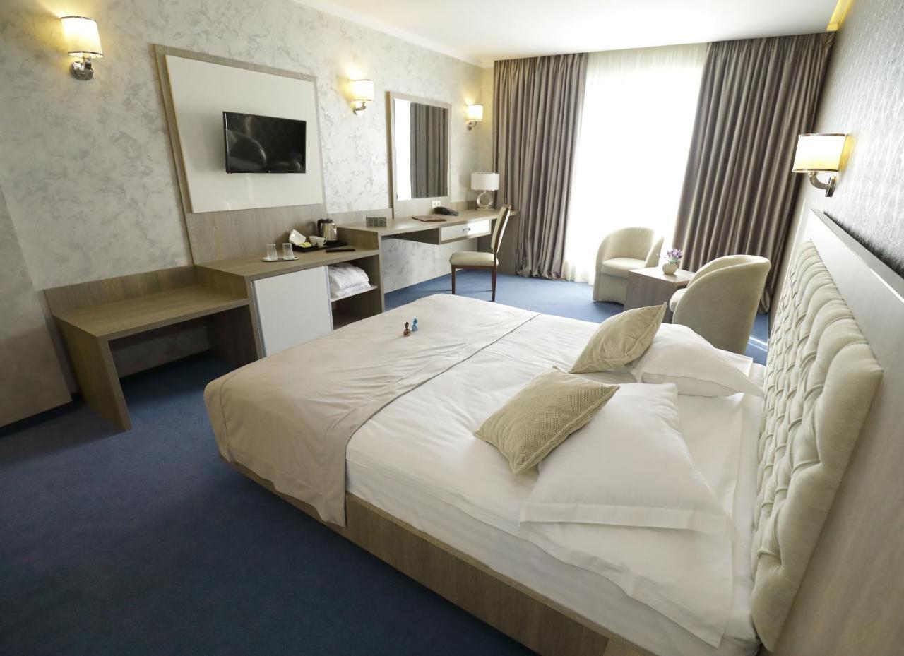 Meliss Events Hotel Craiova Ngoại thất bức ảnh